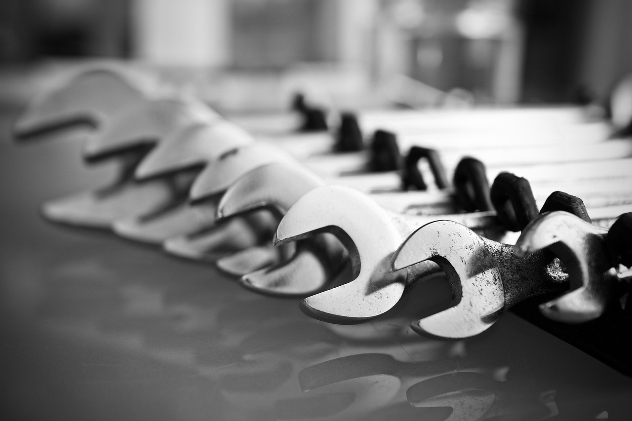 tools, work tools, steel, wrench, metal, equipment, instrument, work, fatigue, mechanical, garage, industry, worker, craft, to build, carpentry, black and white, in a row