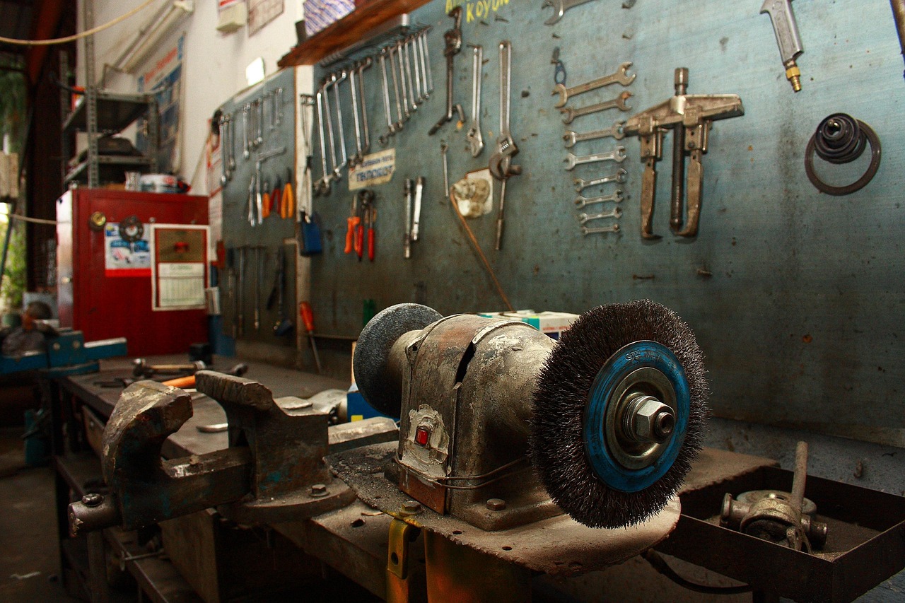 car, garage, old, dirty, engine, car wallpapers, mechanical, nostalgia, repair, mechanism, service, equipment, help, metal, application, maintenance, industry, workshop