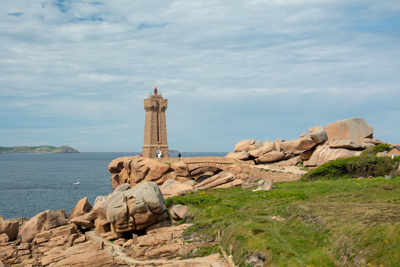rocks, lighthouse, britain, it costs